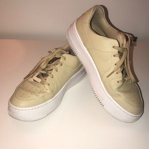 Nike Air Force 1 Sage Low - super trendy!